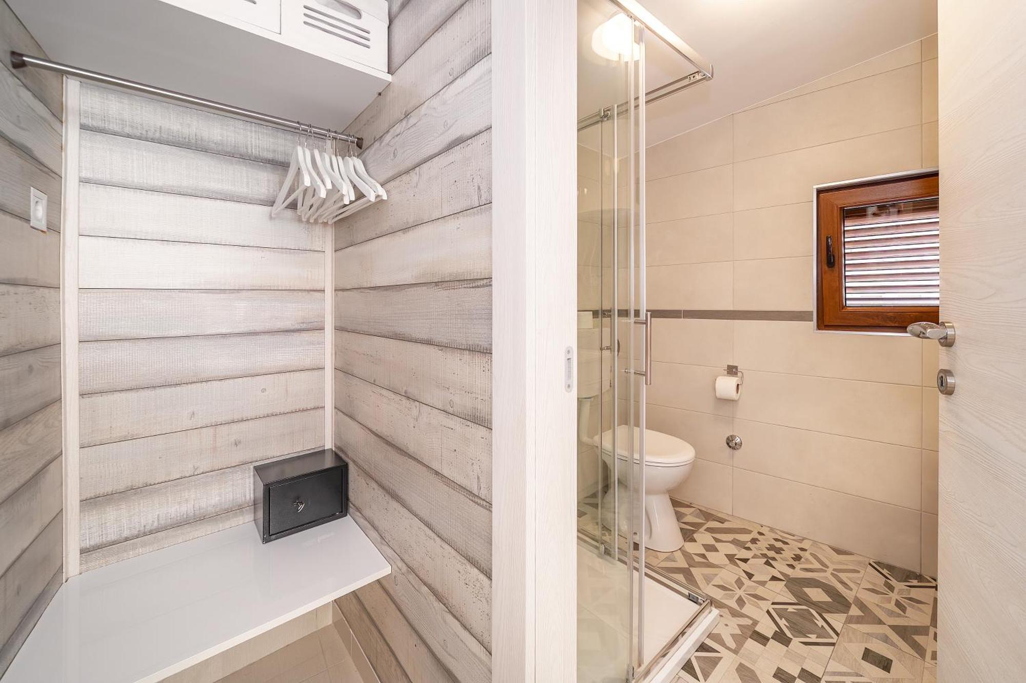 Apartment Porto With Terrace Башка Екстер'єр фото
