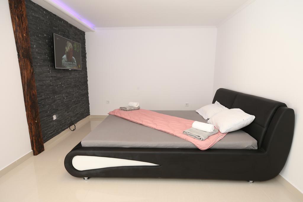 Apartment Porto With Terrace Башка Екстер'єр фото