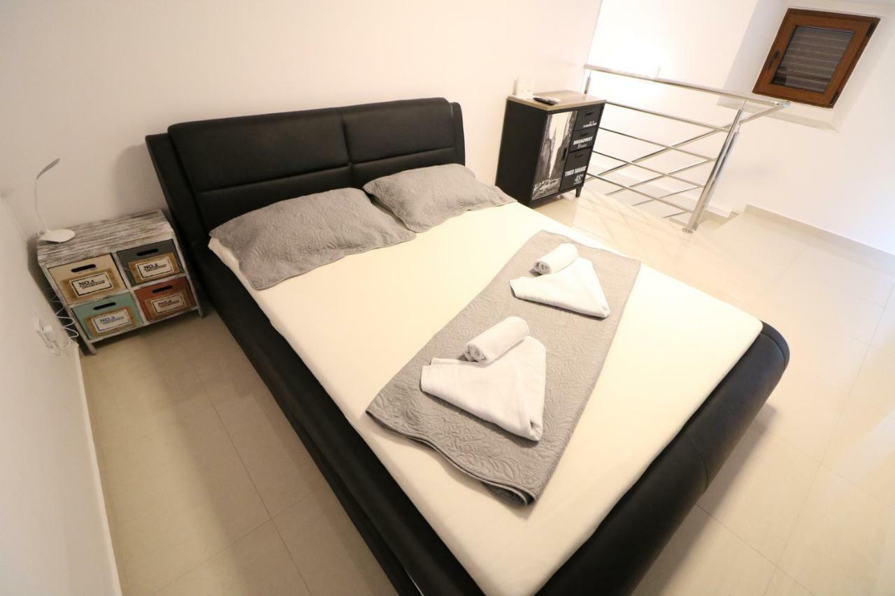 Apartment Porto With Terrace Башка Екстер'єр фото